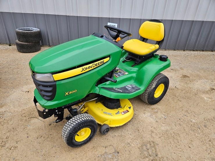 john-deere-x300-image-1