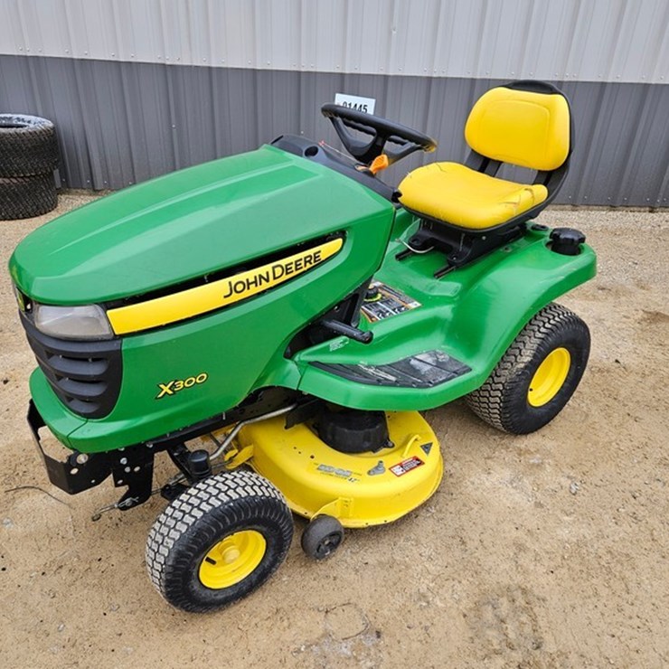 JOHN DEERE X300