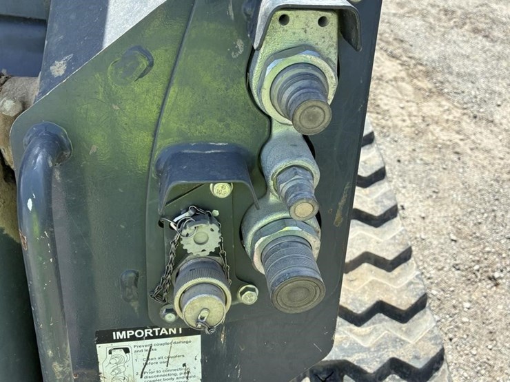 2021-deere-317g-image-10