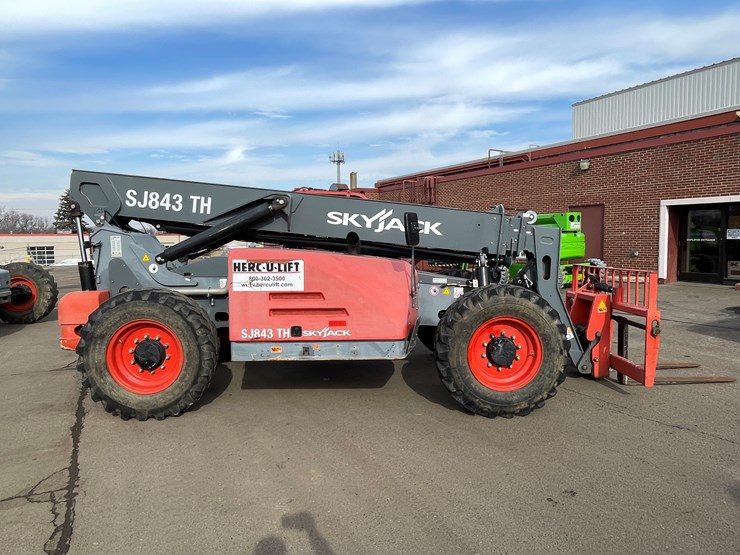 #130-•-2018-skyjack-sj843-telehandler-image-4