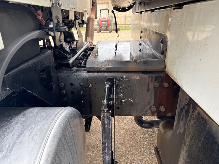 2016-freightliner-114sd-image-8