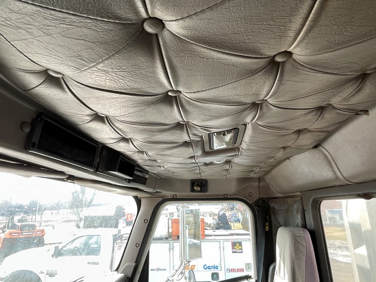 2000-international-9900-image-75