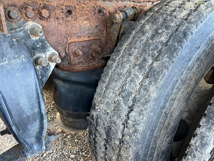 2006-freightliner-auger-truck-image-56