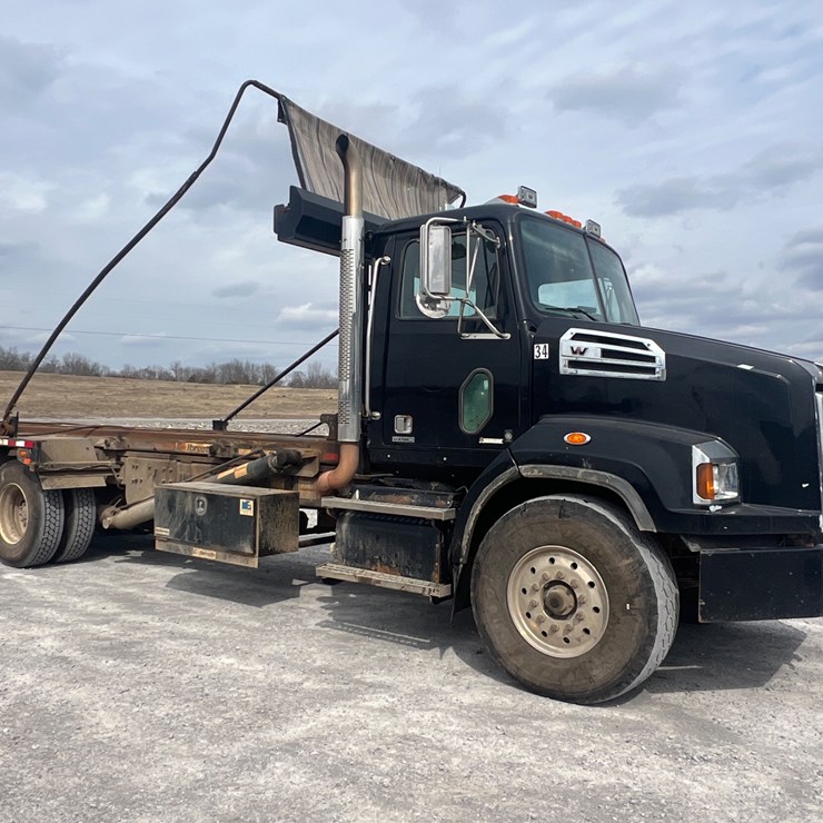 2018 WESTERN STAR 4700SB