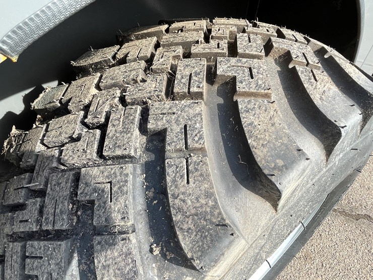 #114-•-new-magnum-3300p-telescoping-wheel-loader-image-39