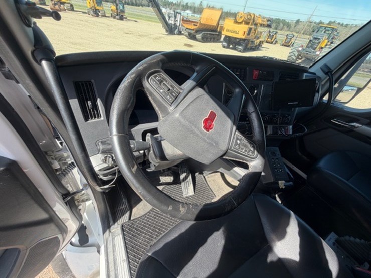 2024-kenworth-t880-image-55