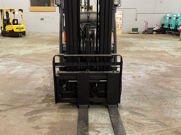 #177-•-2016-toyota-propane-forklift-image-10