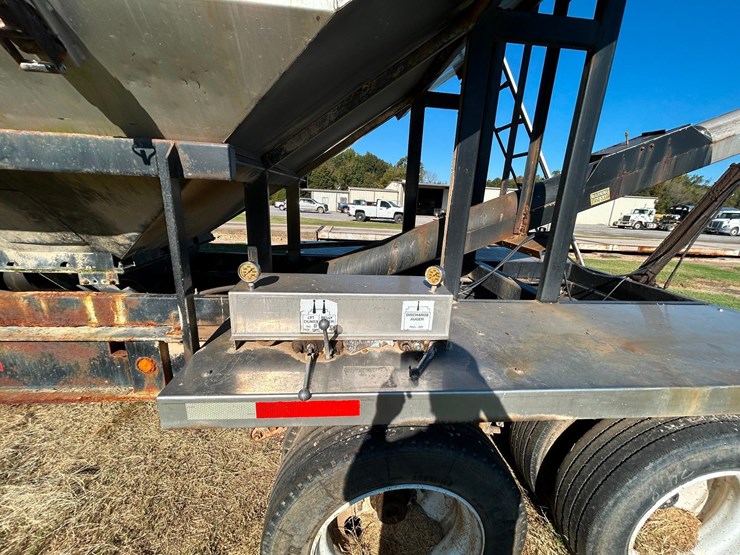 2011-magnolia-trailer-image-25