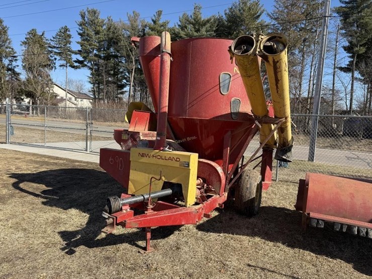 new-holland-355-image-1