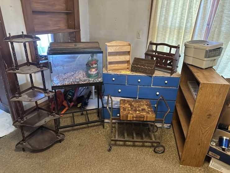 wooden-dressers-&-displays-image-1