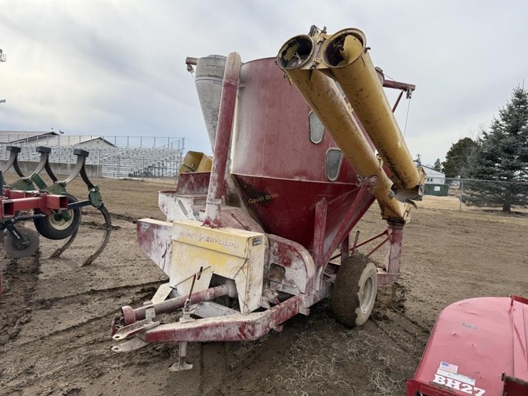 new-holland-355-image-1