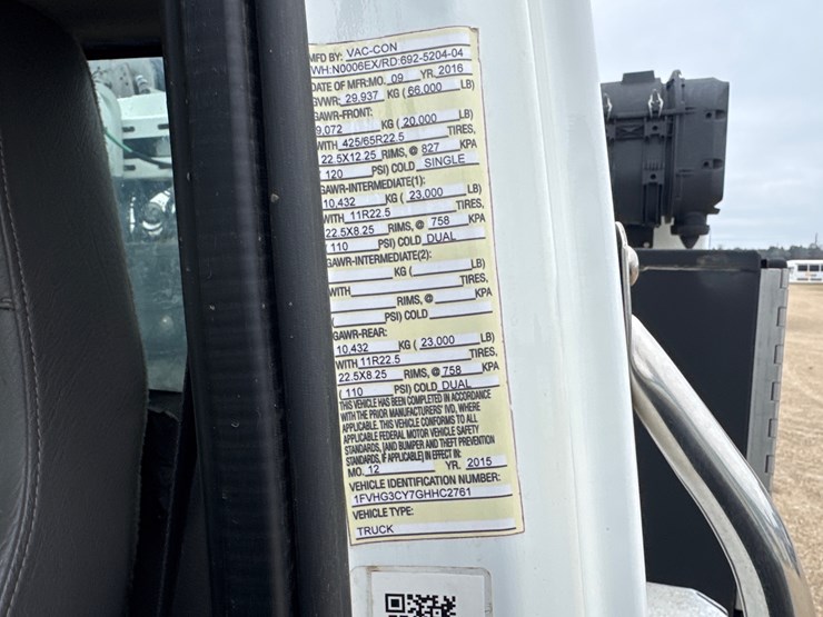 2016-freightliner-114sd-image-36