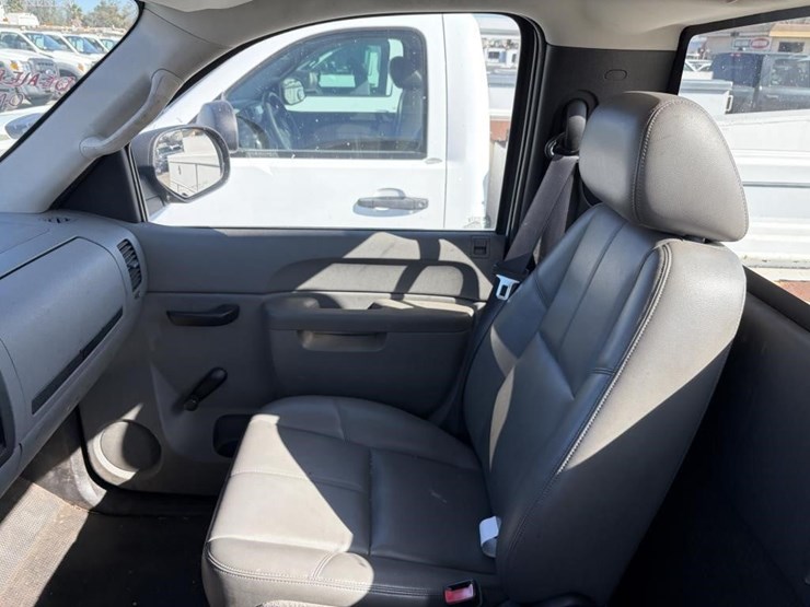 2011-chevrolet-2500-image-12