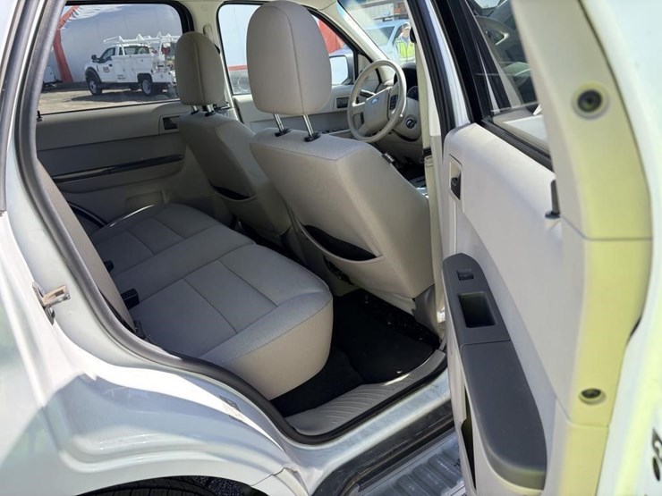 2012-ford-escape-hybrid-image-10