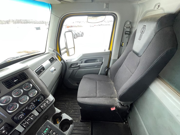 2018-kenworth-t880-image-29