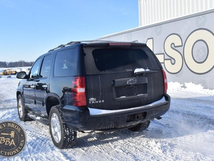 2013-chevrolet-tahoe-ls-image-4