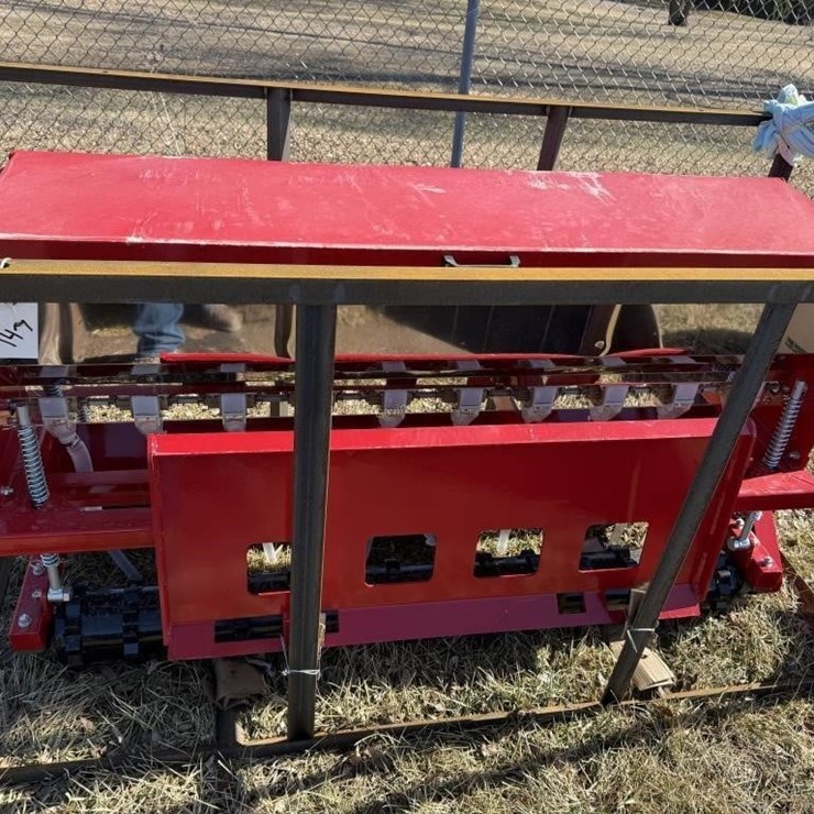 New AGT Universal Attach/3pt 68" Planter