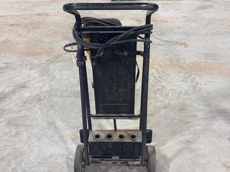 dewalt-d25901-demolition-hammer-image-2