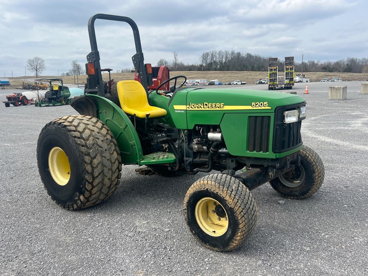 john-deere-5205-image-1
