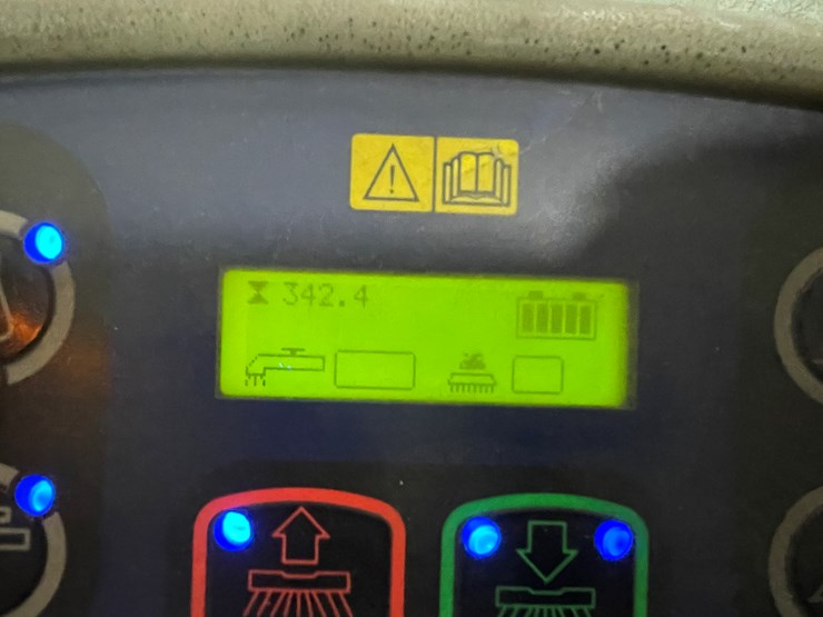 #193-•-advance-condor-axp-electric-floor-scrubber-image-16