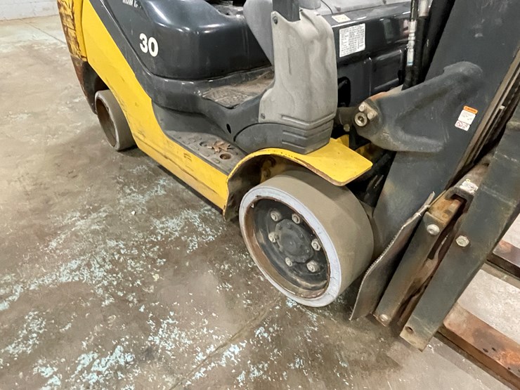 #169-•-2013-komatsu-30-propane-forklift-image-25