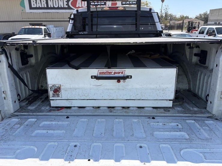 2015-ford-f150-xl-image-10