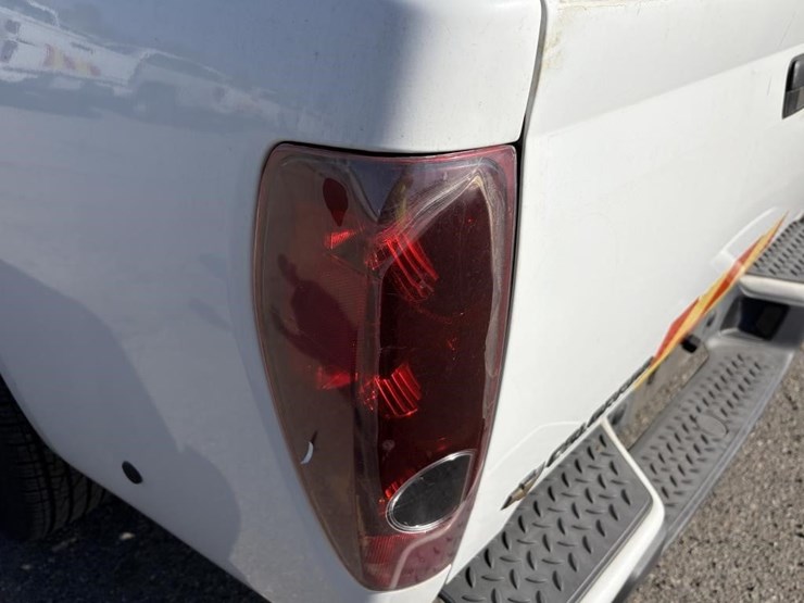 2011-chevrolet-colorado-image-25