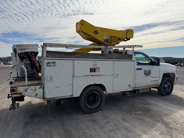 2015-chevrolet-3500hd-image-4