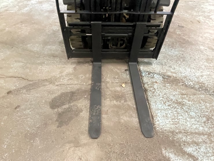 #176-•-2011-yale-propane-forklift-image-29