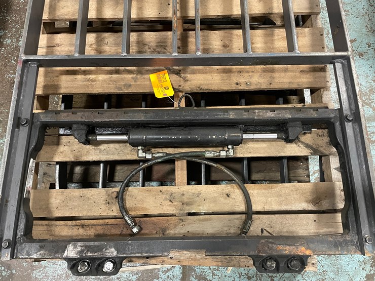 #7672-•-(2)-hydraulic-forklift-side-shift-carriages-image-6