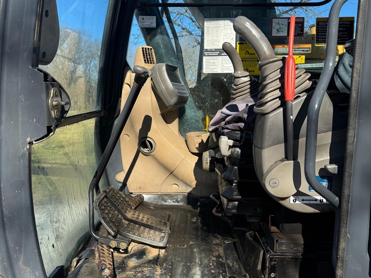 2012-deere-135d-image-10