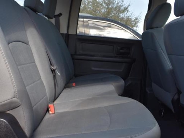 2014-dodge-1500-image-17