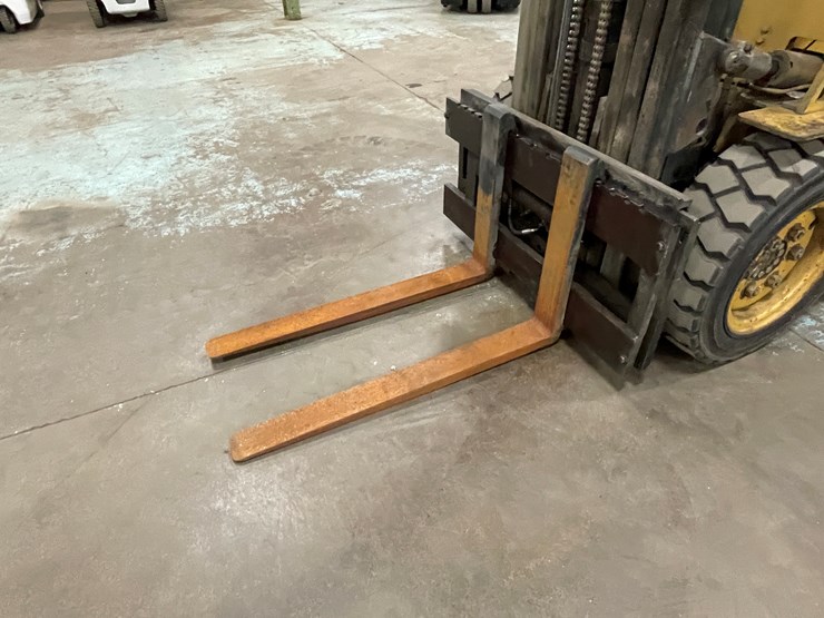 #178-•-cat-vc600-propane-forklift-image-9