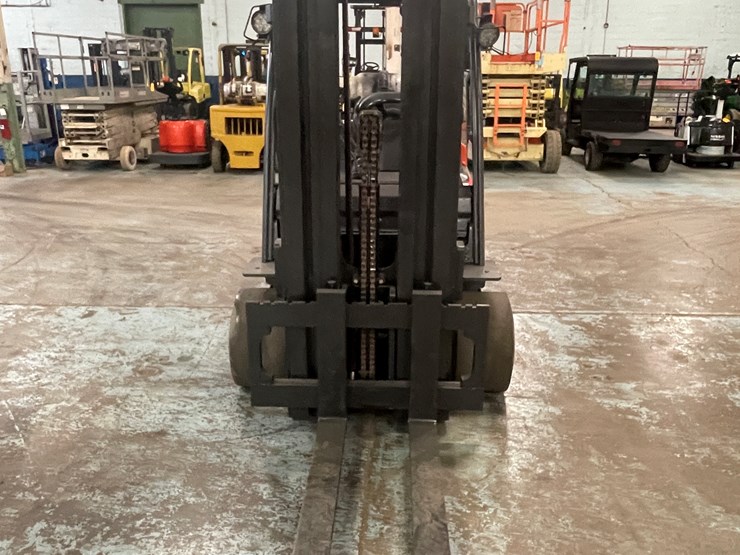 #175-•-2015-toyota-propane-forklift-image-2