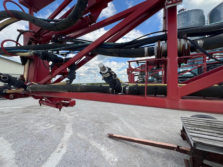 case-610-sprayer-system-2000-gallons-image-62