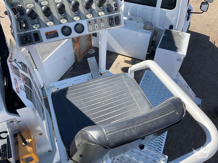 2024-freightliner-m2-106-image-52