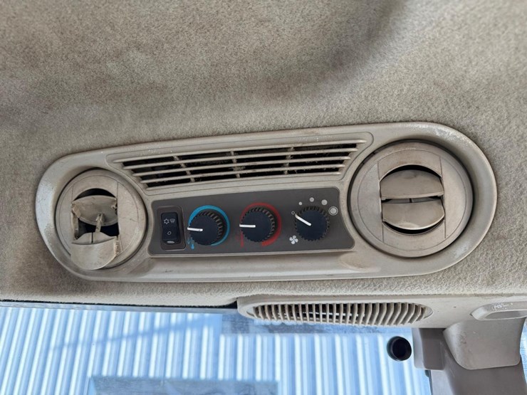 2016-john-deere-5100e-image-23