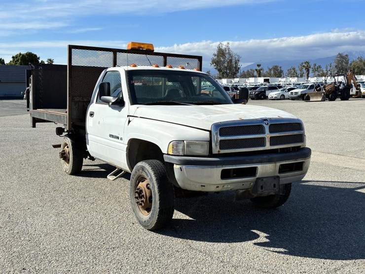 2001-dodge-ram-3500-image-2