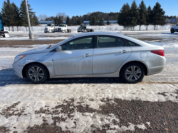 #1519-•-2013-honda-sonata-(has-mn-prior-salvage-title)-image-2