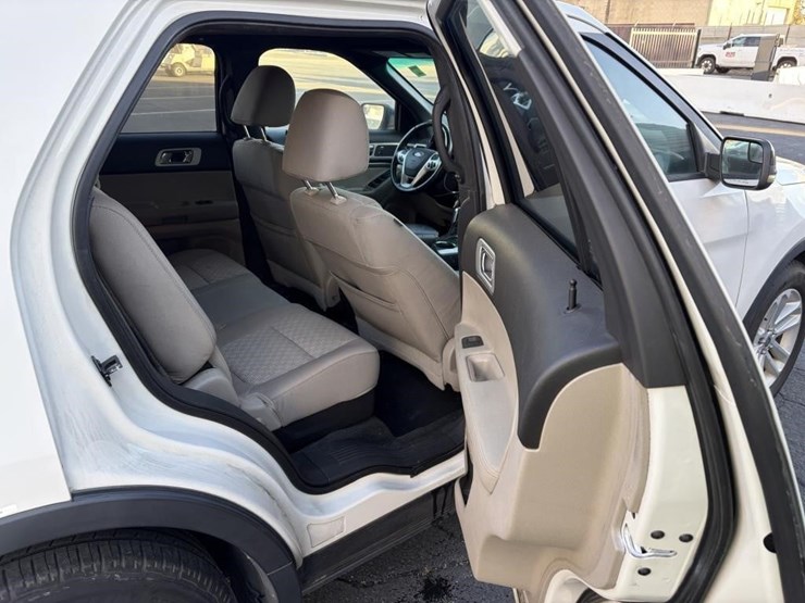 2011-ford-explorer-xlt-image-10