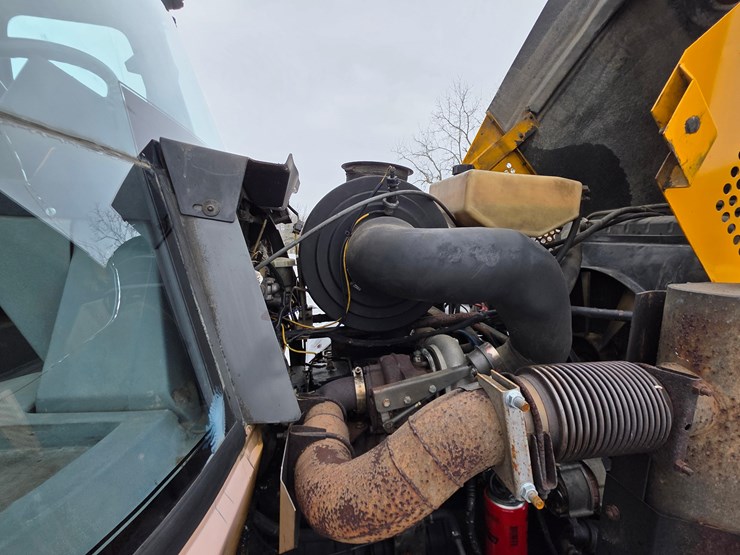 1998-jcb-185-65-image-23