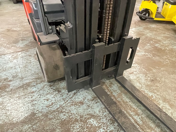 #175-•-2015-toyota-propane-forklift-image-27