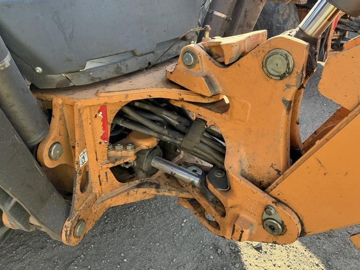 2019-case-580sn-image-14