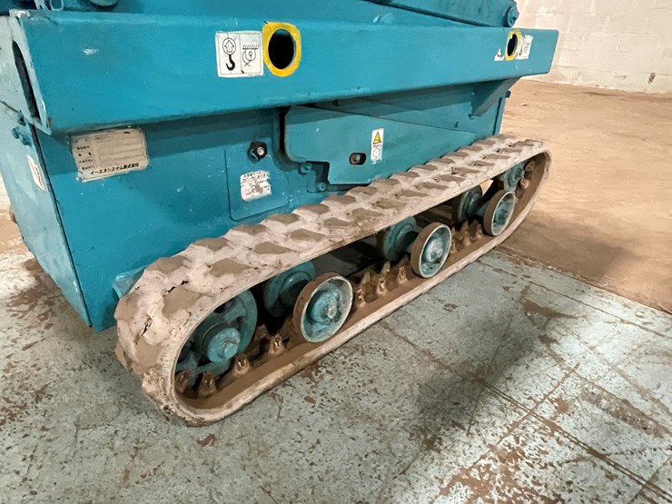 #203-•-2012-en-environment-electric-track-scissor-lift-image-10