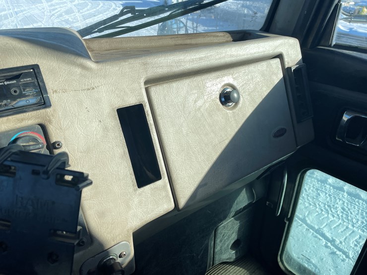 #1459-•-2008-peterbilt-pb335-hook-truck-(has-mn-title)-image-41