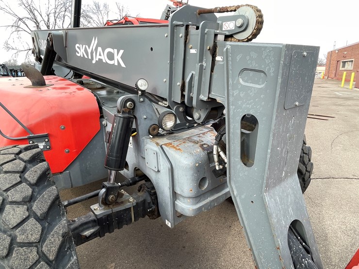 #129-•-2018-skyjack-sj843-telehandler-image-36