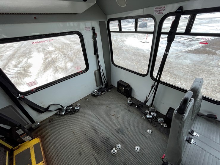 2014-ford-e450-image-46