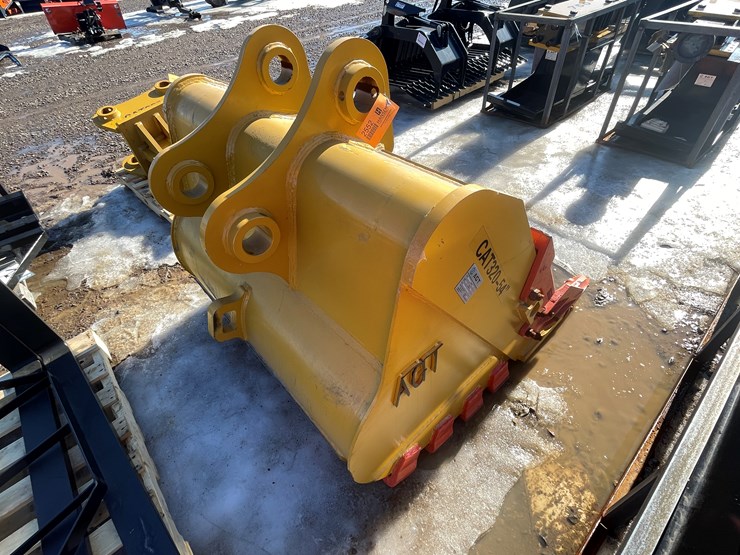 2026-caterpillar-320-image-4