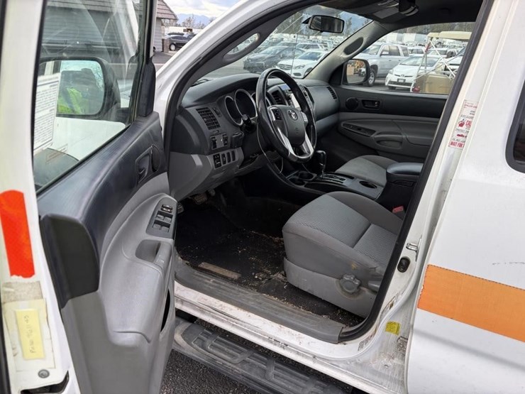 2013-toyota-tacoma-image-12