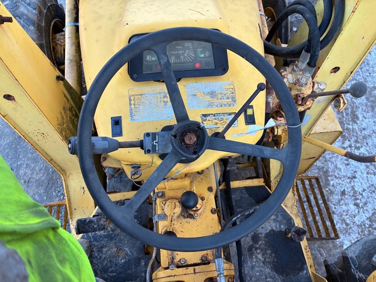 new-holland-345d-image-24